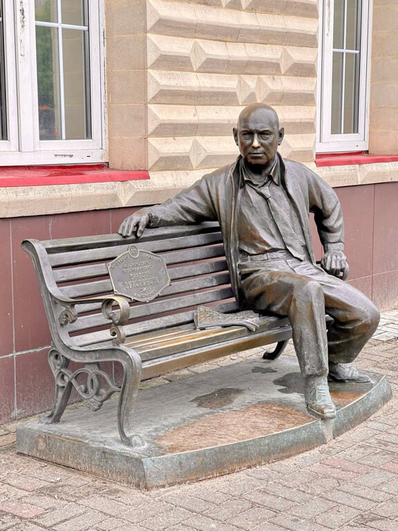 Памятник Виктору Сухорукову